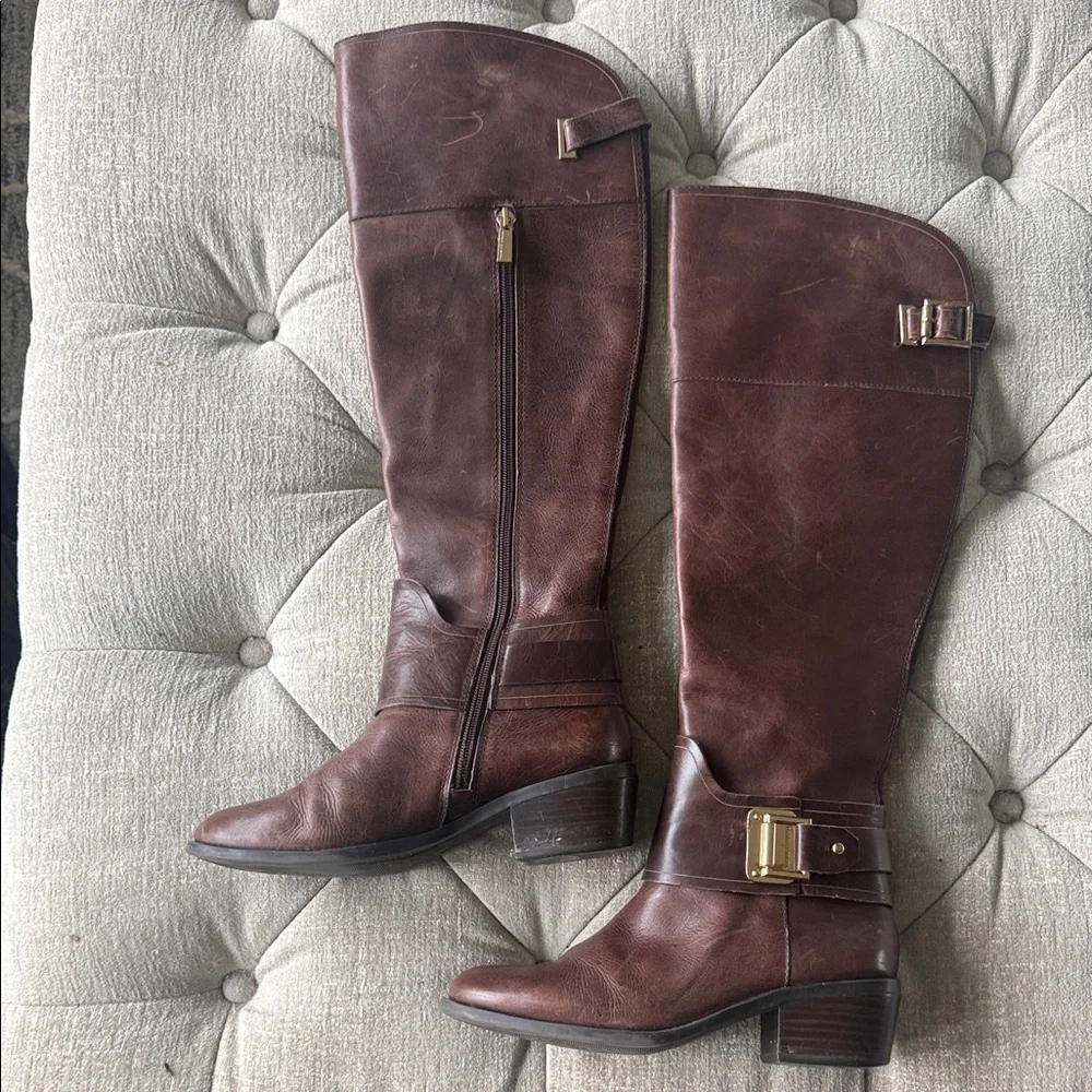 Vince‎ Camuto Women’s 7 Dark Brown Leather with Gold Buckle